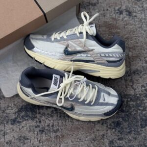 Nike Initiator